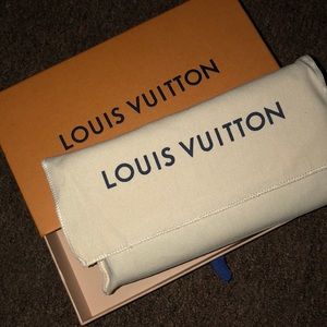 AUTHENTIC LV Zippy Wallet